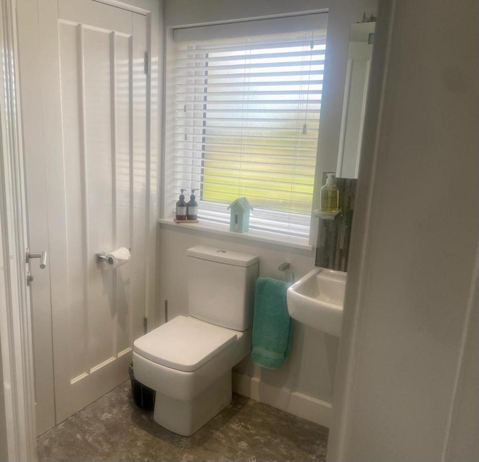 2 Bedroom Cottage Sleeps 4, With Pool Use, 세넨 외부 사진