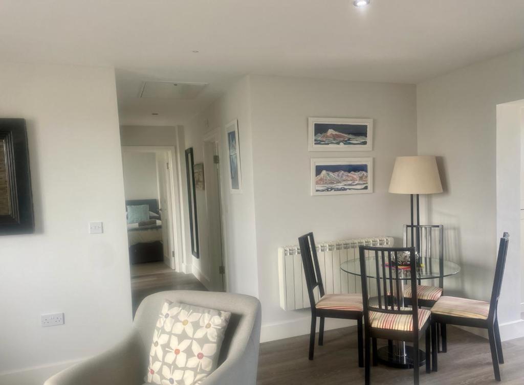 2 Bedroom Cottage Sleeps 4, With Pool Use, 세넨 외부 사진